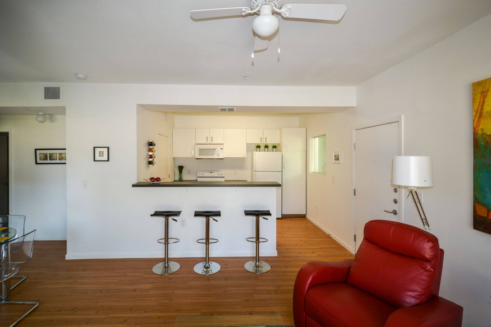 green-spring-apartments-near-txst-open-concept-kitchen-with-breakfast-bar